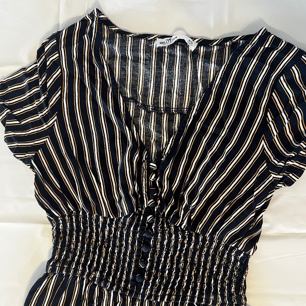 Hollister V-Neck Wide Leg Jumpsuit | XS| Lightweight & Chic